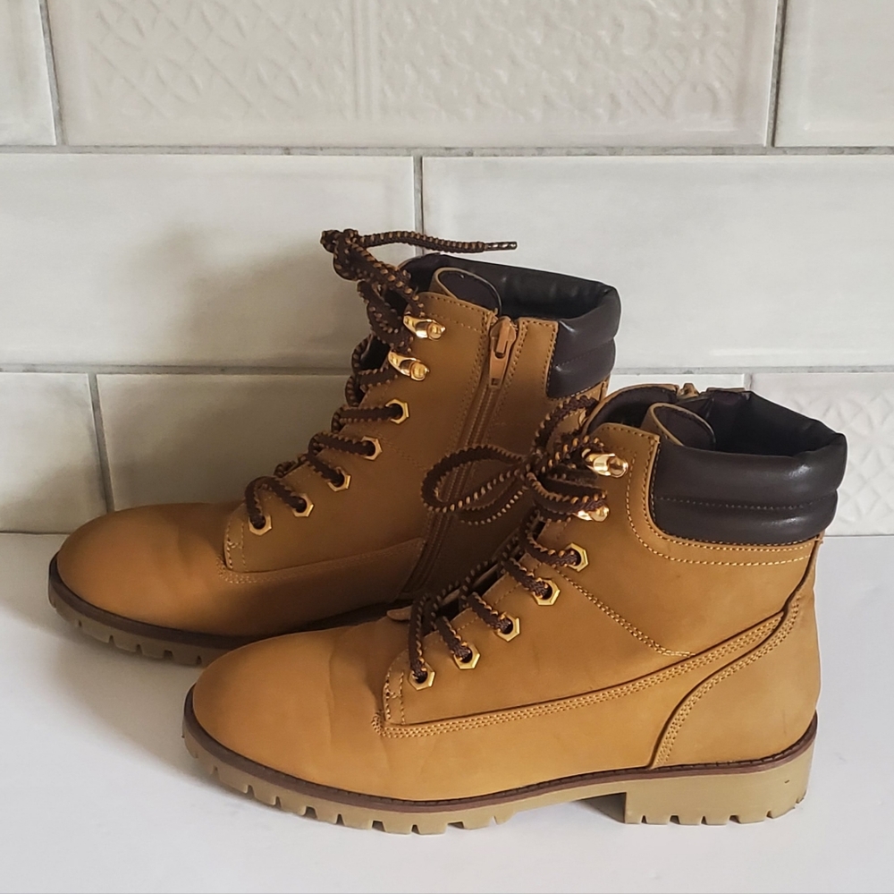 NWT Le Chateau 7 Indie Sleeze High Street Gorpcore Vegan Lace Up Combat Boots - Picture 8 of 12